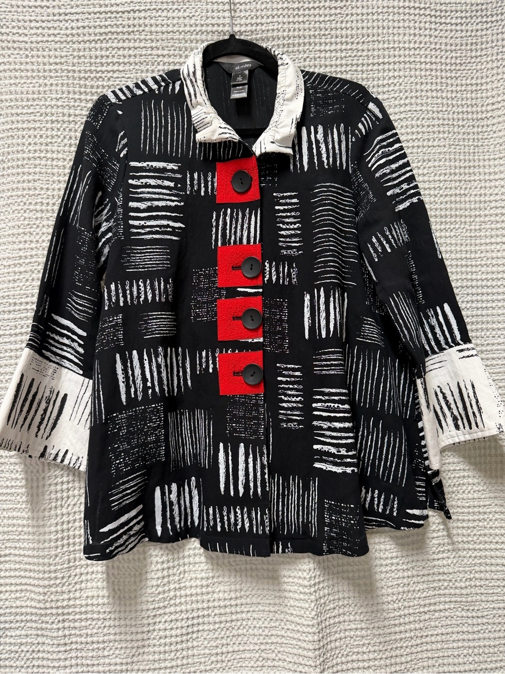 Ali Miles Black & White Artsy Button Down Top